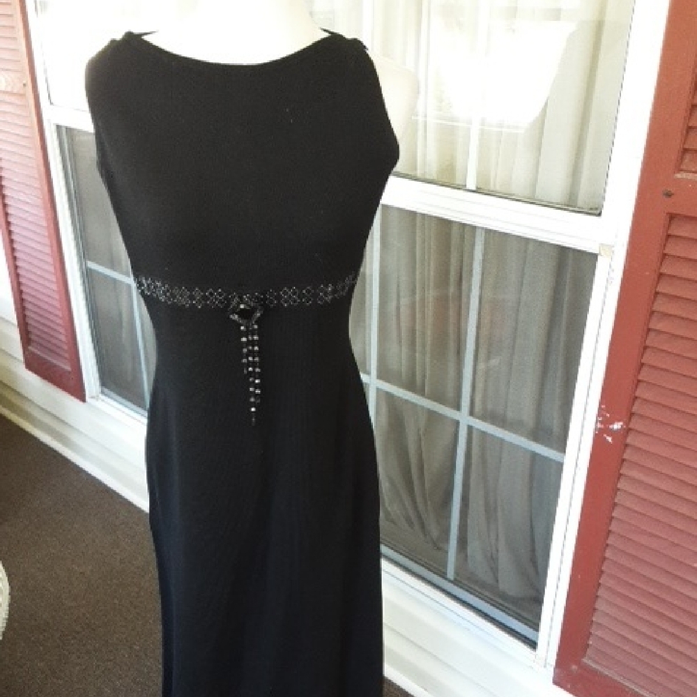 ST JOHN Elegant Black Ponte Knit Sleeveless Emblellish Stones‎ Evening Dress